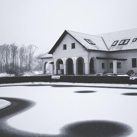 Отель Deak Udvarhaz Kakucs Экстерьер фото
