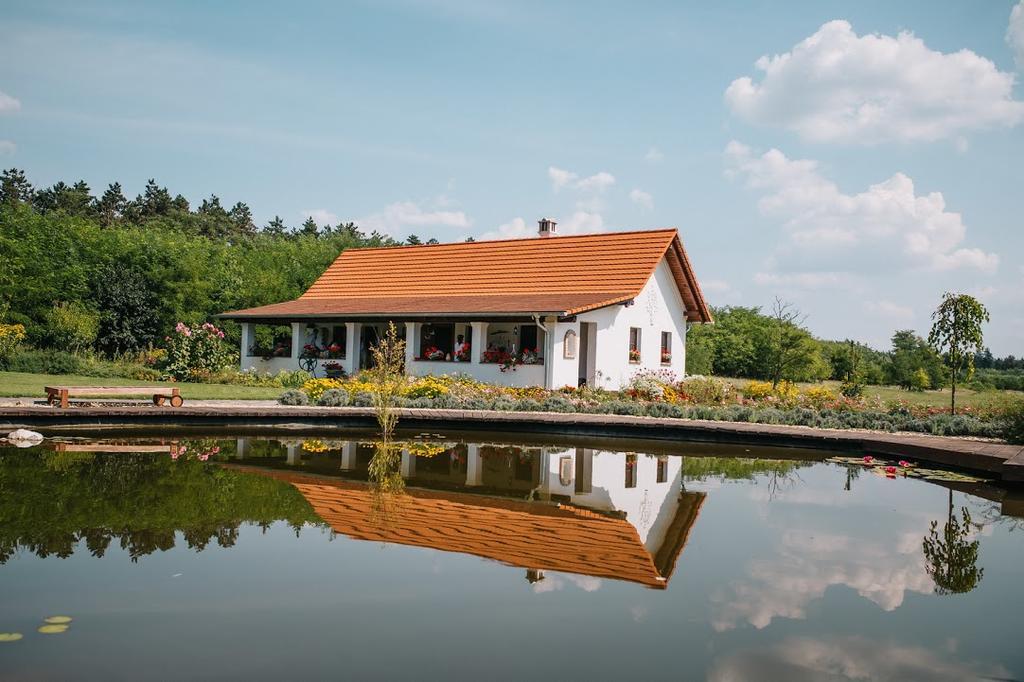 Отель Deak Udvarhaz Kakucs Экстерьер фото
